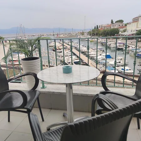 Obala Апартаменты Малинска