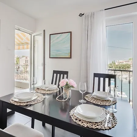 Obala * Малинска