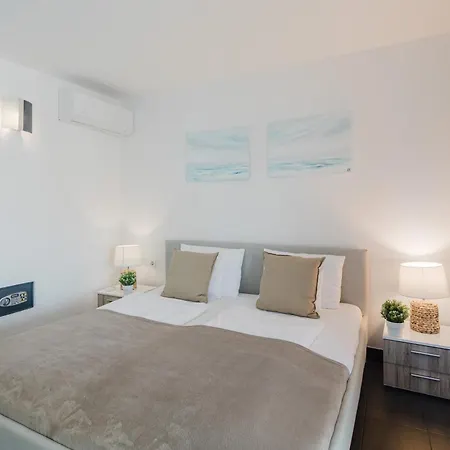 Obala Апартаменты Малинска